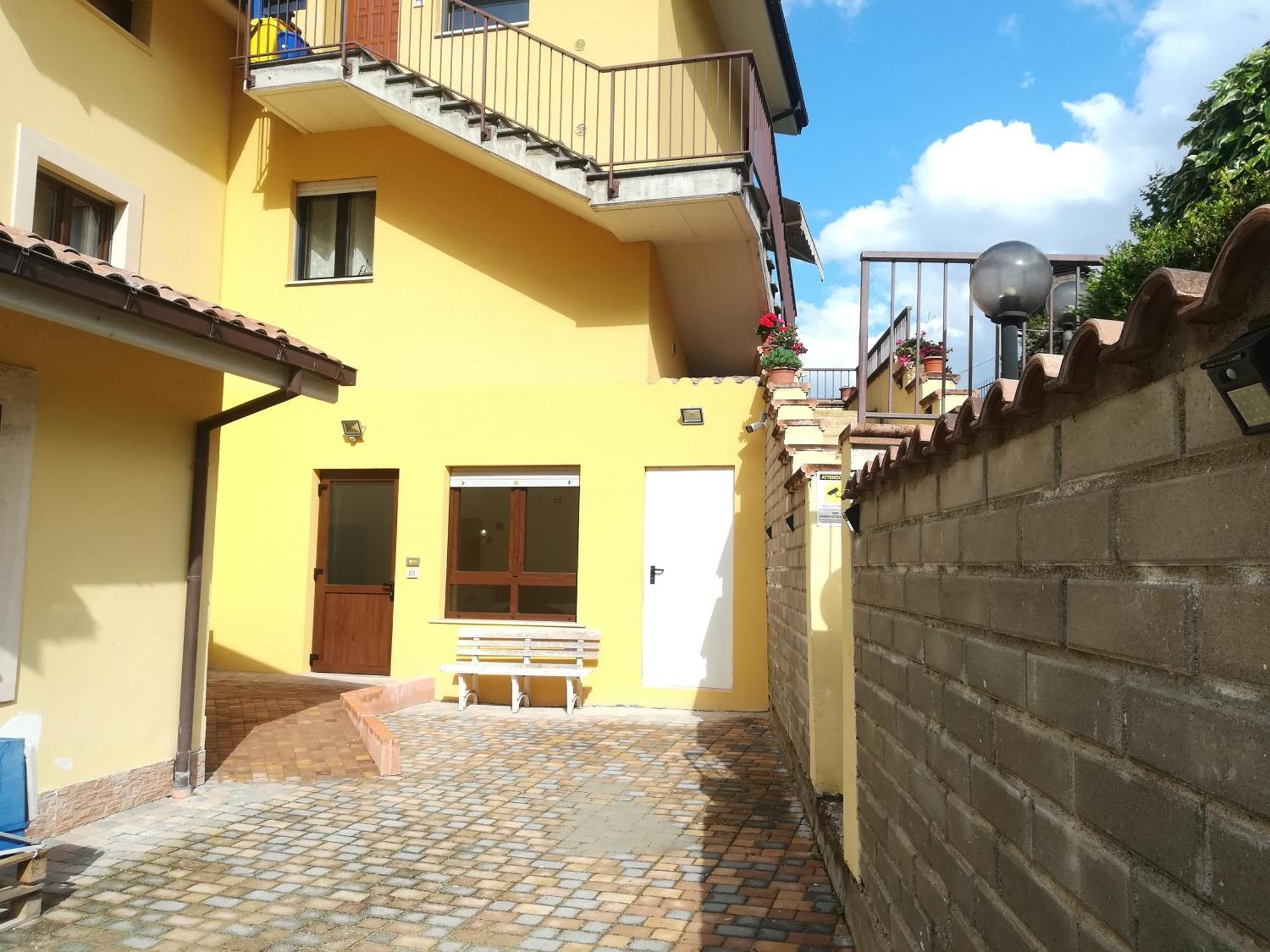 Complesso Turistico Aurora - Camere B&B Poggio Picenze Bagian luar foto